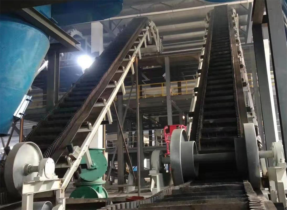 大傾角皮帶機(jī)現(xiàn)場_看圖王